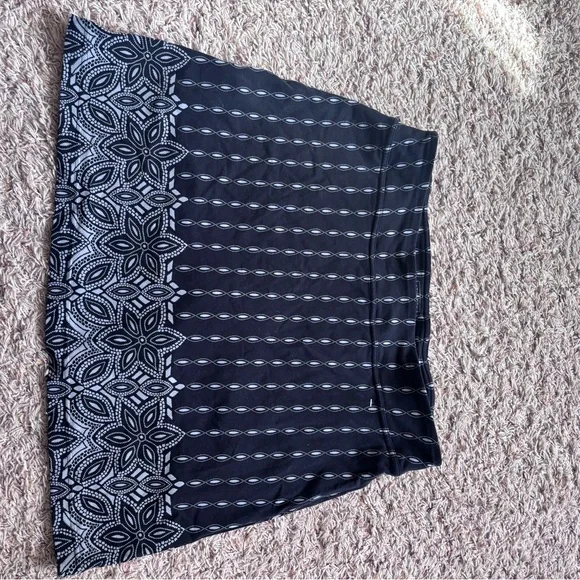 Athleta Black Skirt with White Geometric Border - Picture 1 of 4